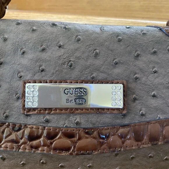 Guess Hand Bag - Picture 2 of 11